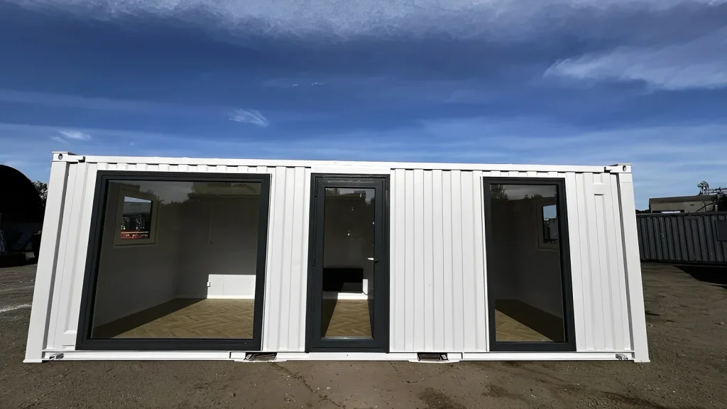 Oficina de Obra / Suite de Marketing de 24 x 9 Pies – Oficina de Ventas Portátil o Cabina de Obra