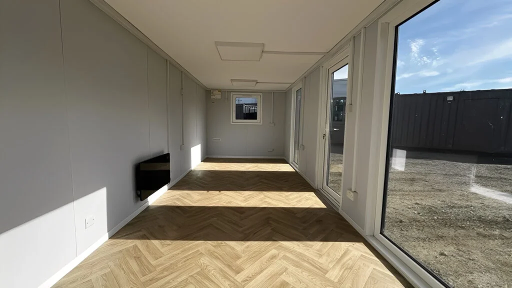 Oficina de Obra / Suite de Marketing de 24 x 9 Pies – Oficina de Ventas Portátil o Cabina de Obra - Imagen 11