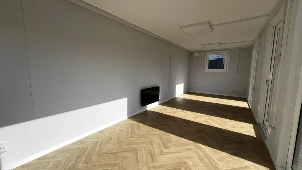Oficina de Obra / Suite de Marketing de 24 x 9 Pies – Oficina de Ventas Portátil o Cabina de Obra - Imagen 7