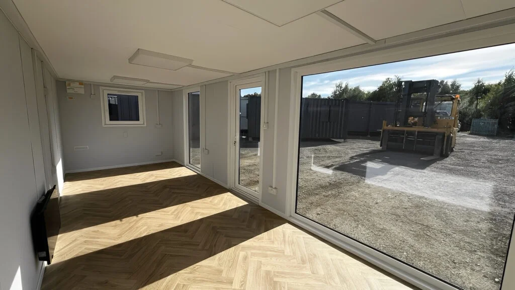 Oficina de Obra / Suite de Marketing de 24 x 9 Pies – Oficina de Ventas Portátil o Cabina de Obra - Imagen 9
