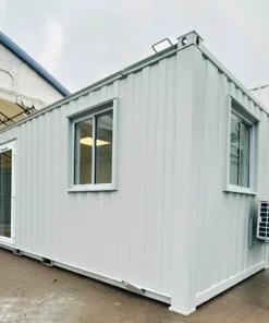 Cabina de Oficina Personalizada de 21 x 8 Pies – Edificio Portátil Reacondicionado con A/A y Puerta Acristalada