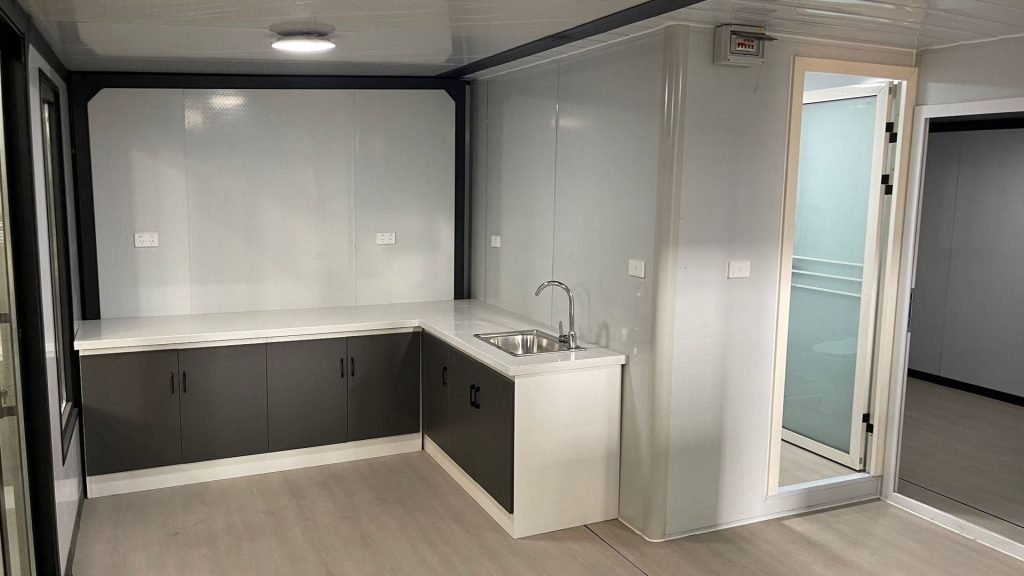 Arctic Haven – Estudio de contenedor ampliable de 40′ | Espacio de oficina portátil fuera de la red - Imagen 6